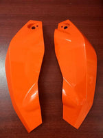 Load image into Gallery viewer, FIT FOR KTM DUKE 200 FRONT SIDE LIGHT COVER LH / RH
